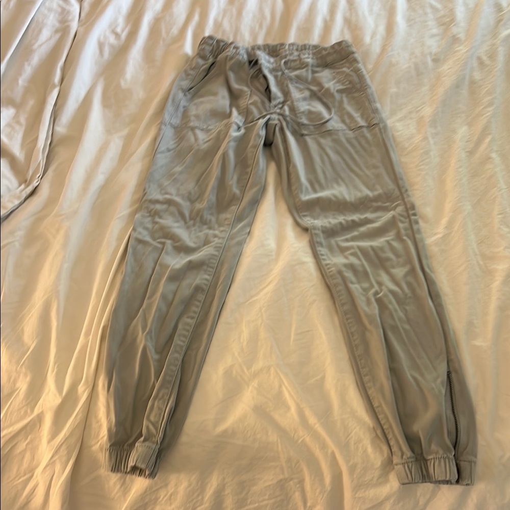 AEO Women's Light Gray Jogger Pants